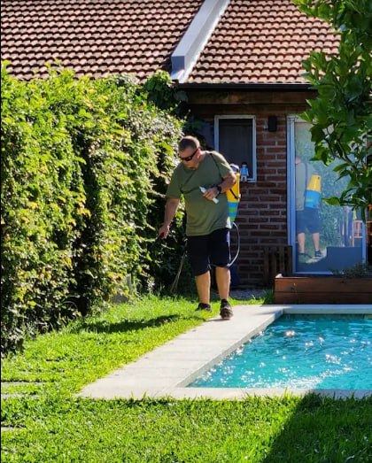 Logo de AM600 para servicios de control en exteriores